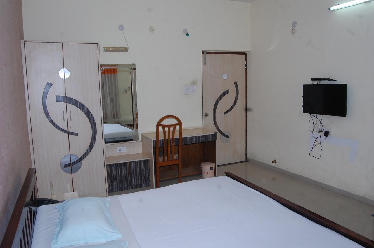 River Touch Resort Silvassa Eksteriør billede