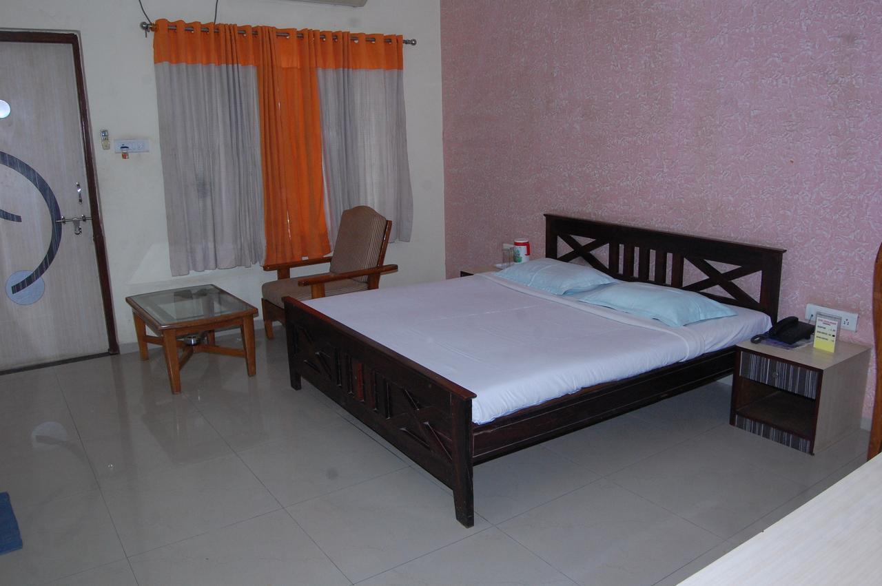 River Touch Resort Silvassa Eksteriør billede
